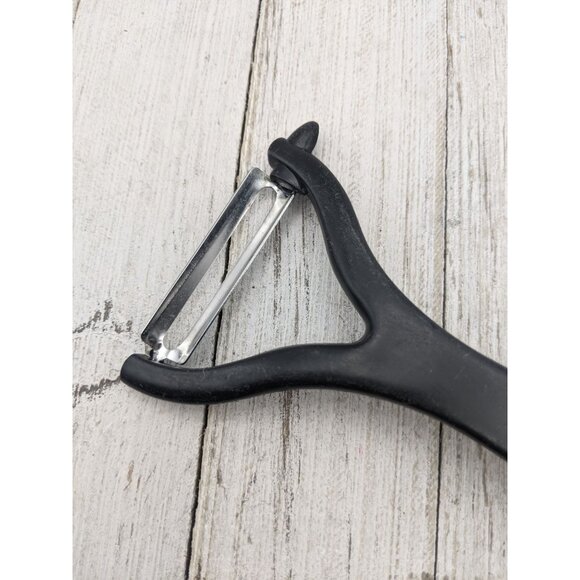 Stainless Steel Floating Blade Vegetable Potato Peeler Black Handle 6" - Picture 3 of 6